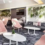 Novotel Lausanne Bussigny Hotell 4*