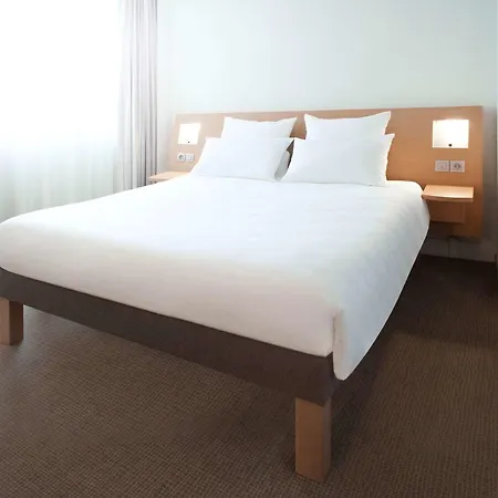 Novotel Lausanne Bussigny Отель