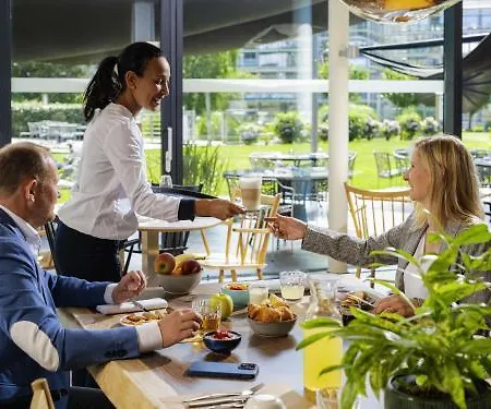 Novotel Lausanne Bussigny 4*