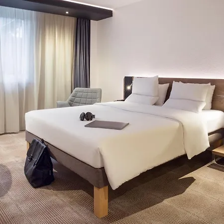 Novotel Lausanne Bussigny Отель