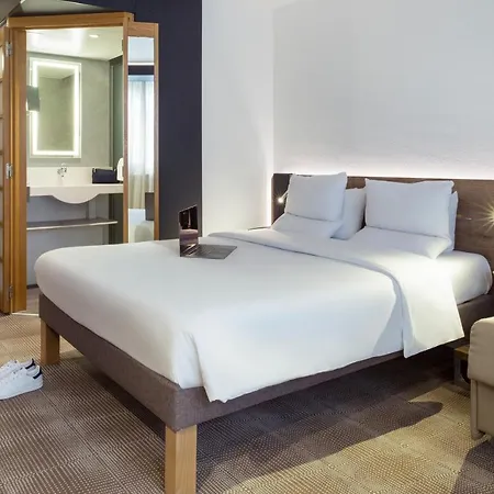 Отель Novotel Lausanne Bussigny