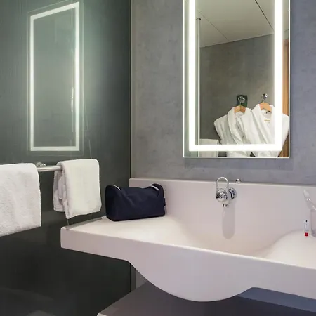 Novotel Lausanne Bussigny 4*