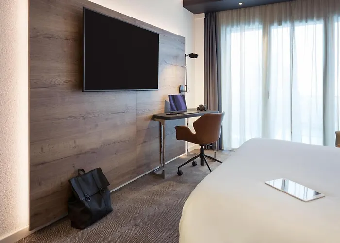 Novotel Lausanne Bussigny Hotell 4*